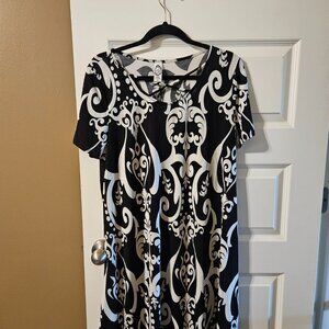 2 B Together Black and white Dress with neck accent